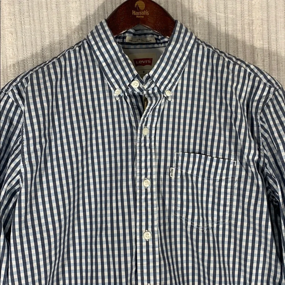 Levi’s Blue & White Plaid Shirt-Size Medium Slim